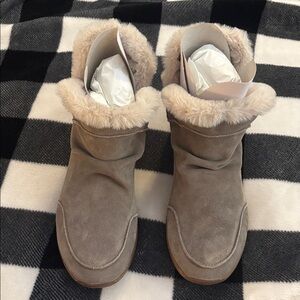 Taos Footwear Beige Fur-Lined Winter Boots size 11